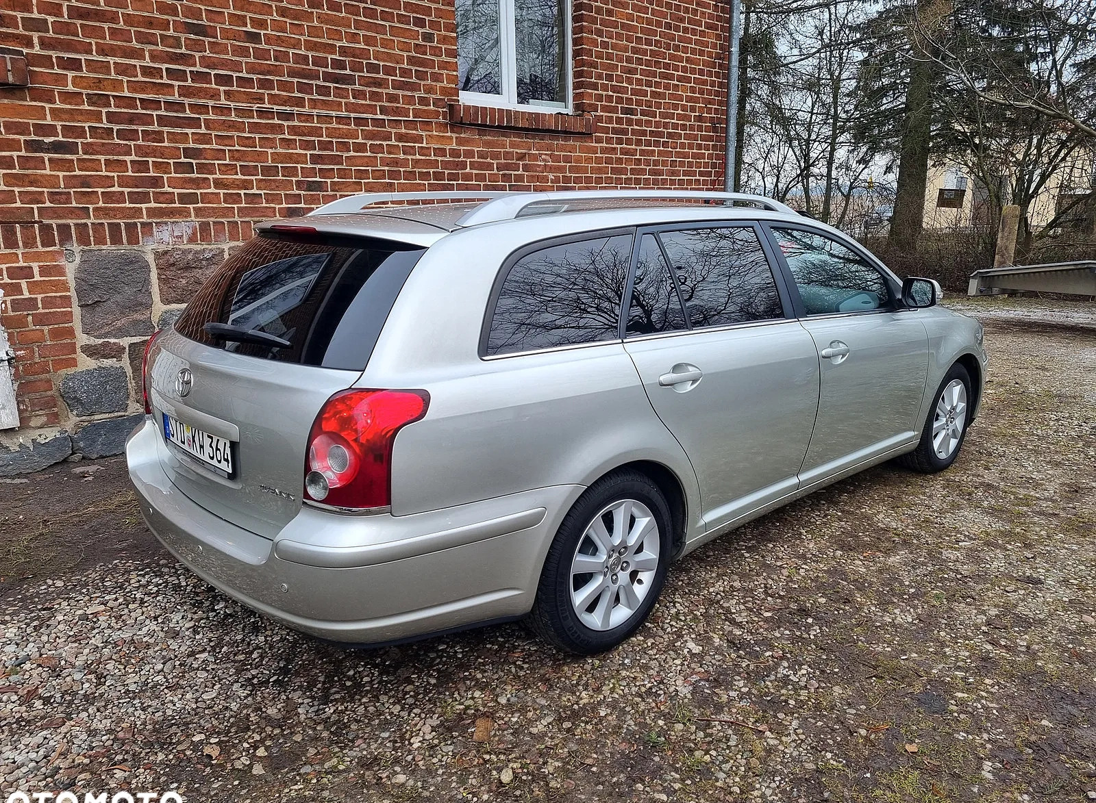 Toyota Avensis cena 21500 przebieg: 147000, rok produkcji 2006 z Busko-Zdrój małe 137